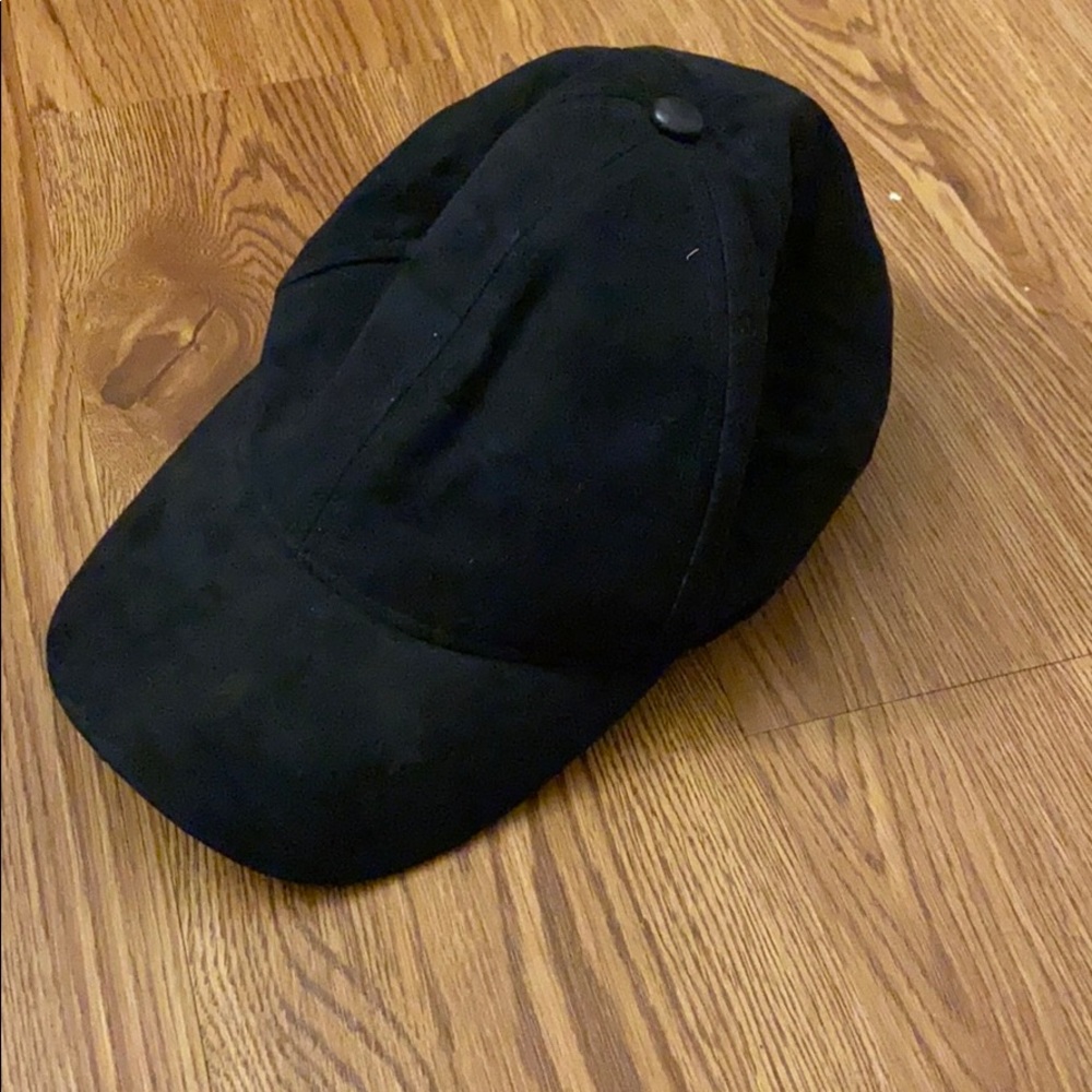 Black baseball cap